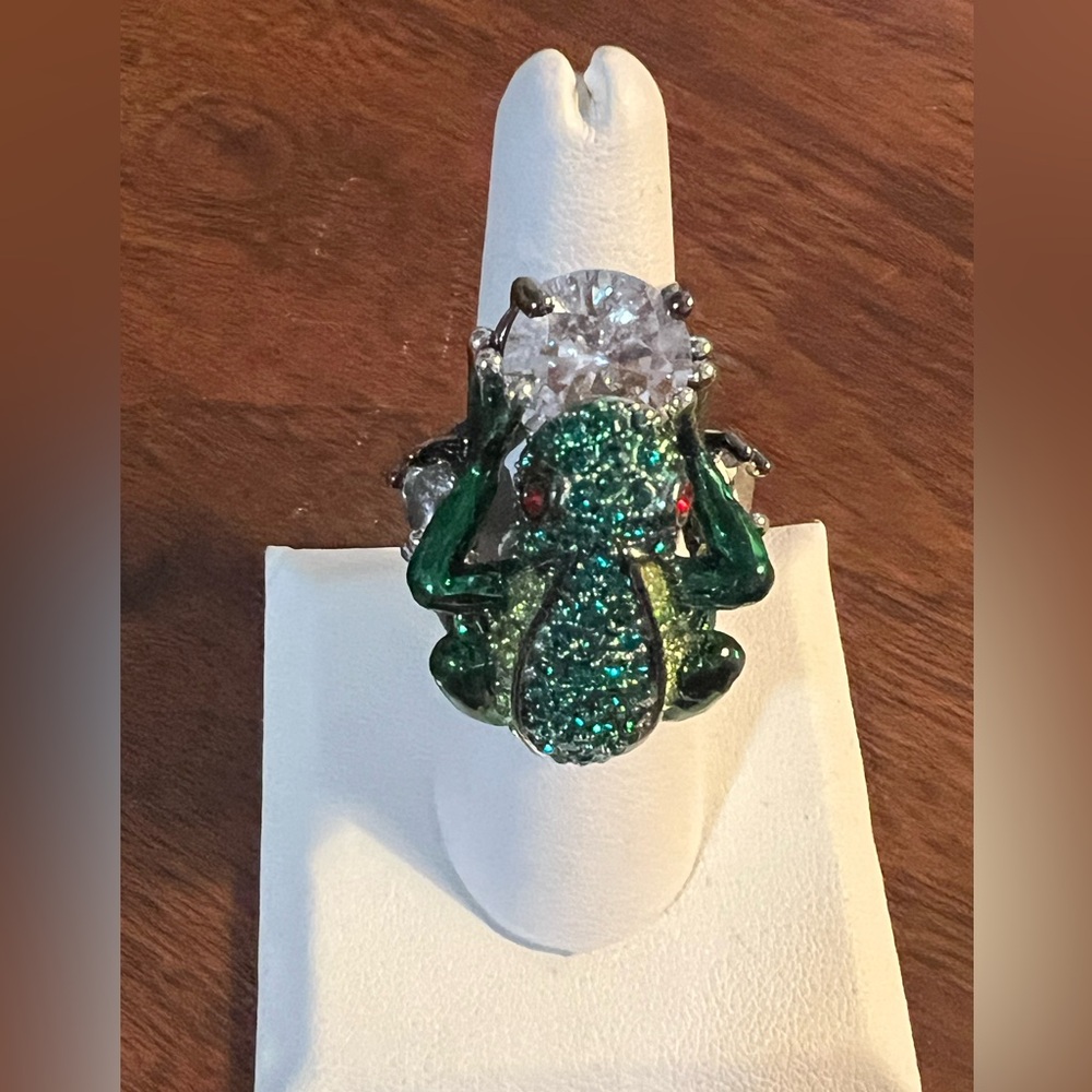 Kenneth Jay Lane Frog Ring Green Pave Crystals Large Central Rhinestone Size 8